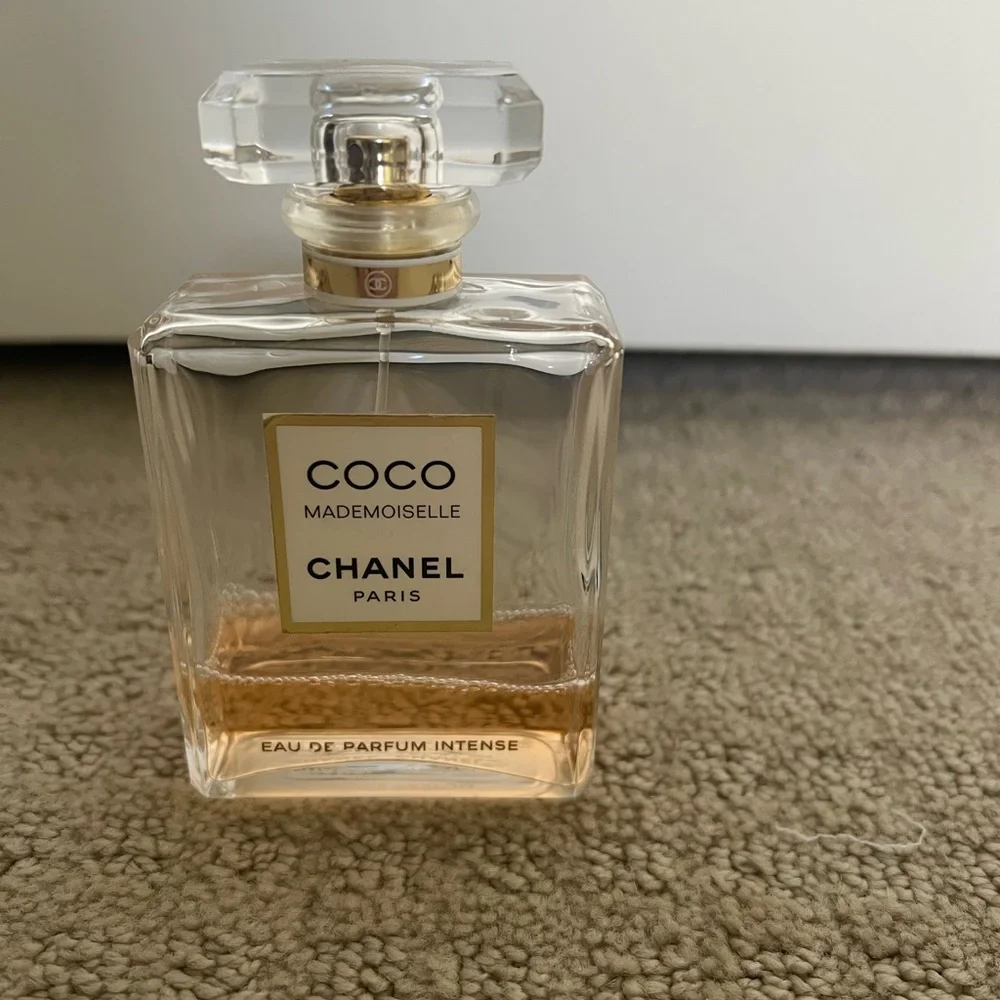CHANEL Coco Mademoiselle Perfume with Gold and Clear Design - Picture 8 of 9